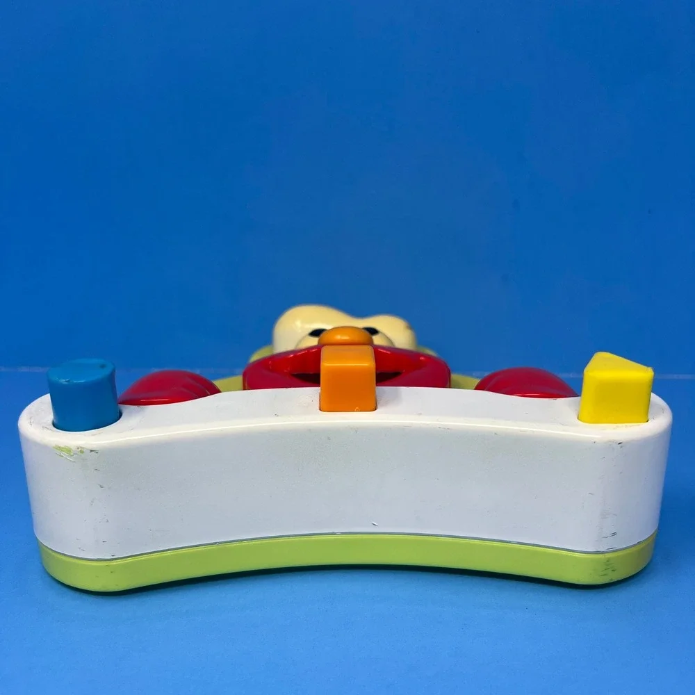 Fisher Price Sing and Cook with Elmo Toy Red Yellow 2010 Magnetized Chef Toy